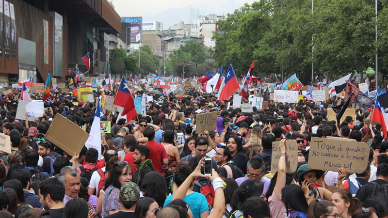 En este momento estás viendo Chile Floreció: Bitácora callejera de un común y corriente